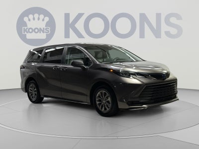 2024 Toyota Sienna LE
