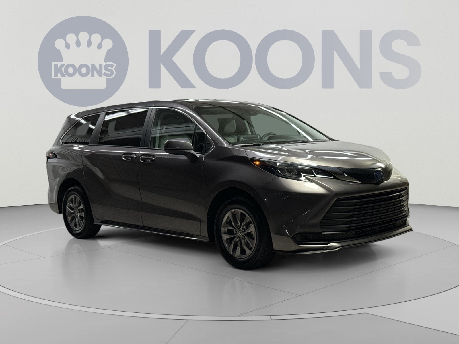 2024 Toyota Sienna LE