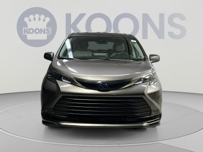 2024 Toyota Sienna LE