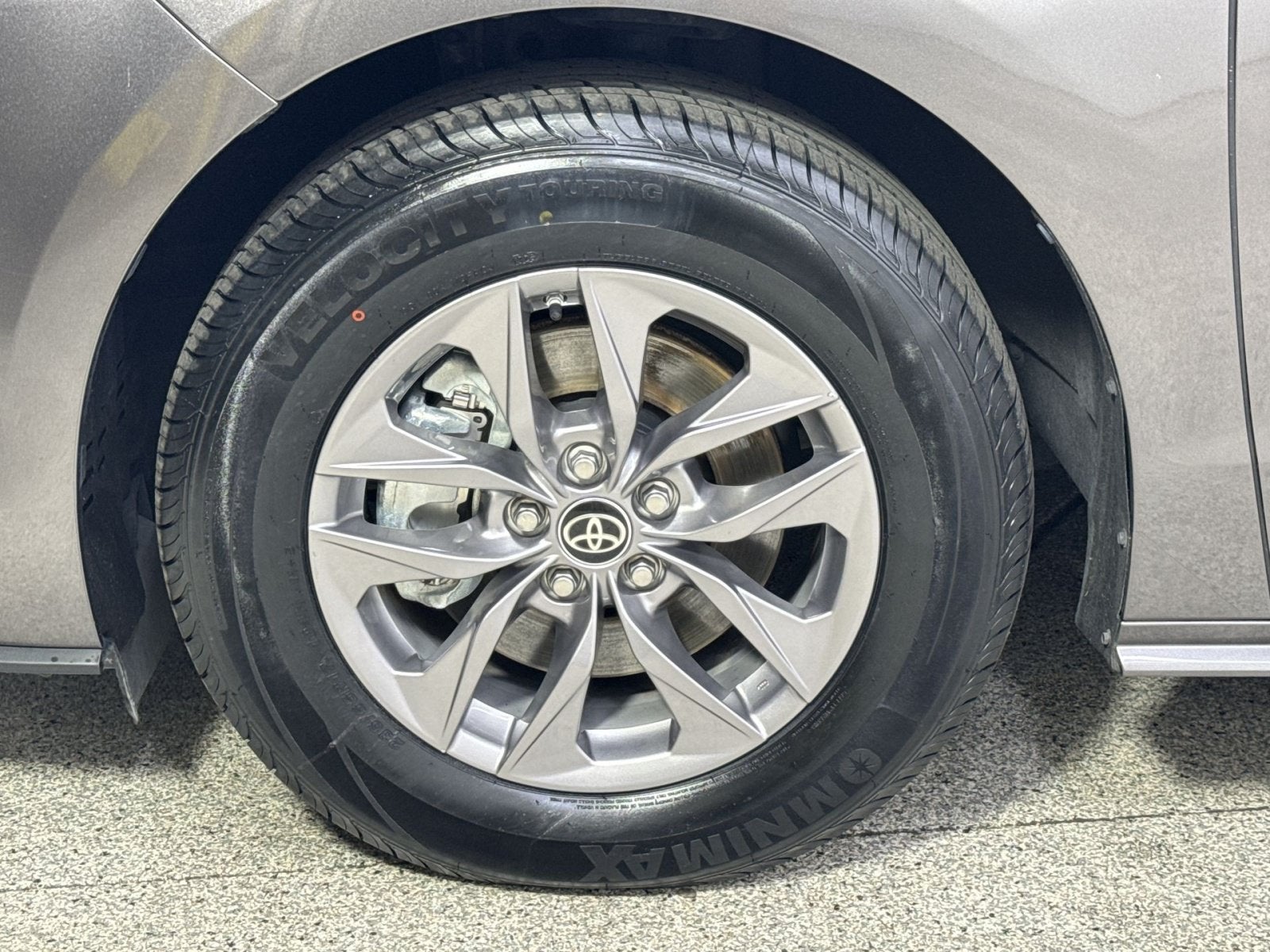 2024 Toyota Sienna LE