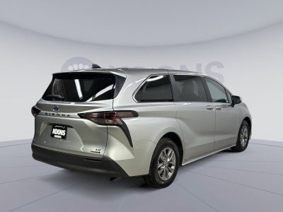 2024 Toyota Sienna LE