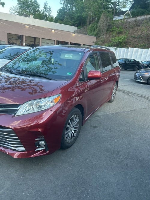 2018 Toyota Sienna XLE