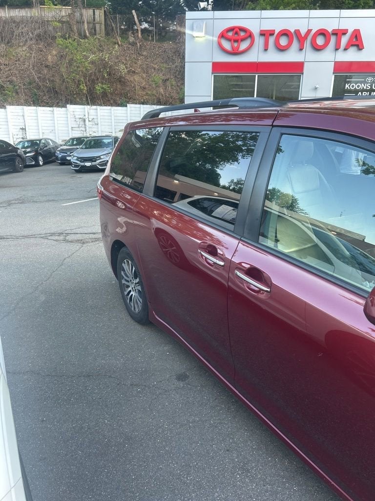 2018 Toyota Sienna XLE