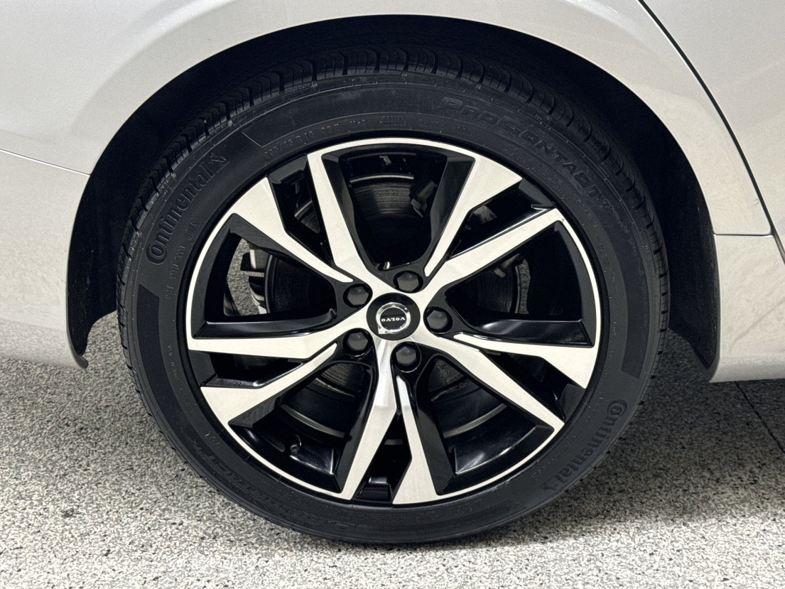 2024 Volvo S60 B5 Core Dark Theme