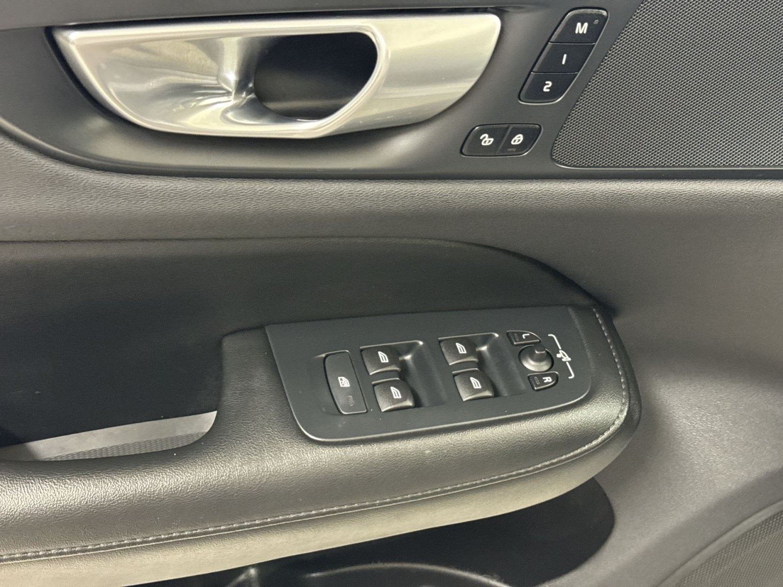 2024 Volvo S60 B5 Core Dark Theme