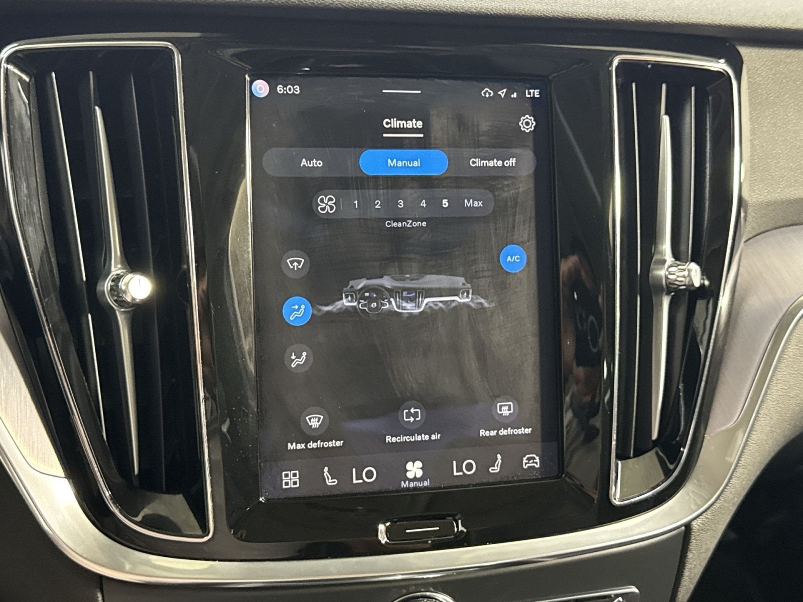 2024 Volvo S60 B5 Core Dark Theme