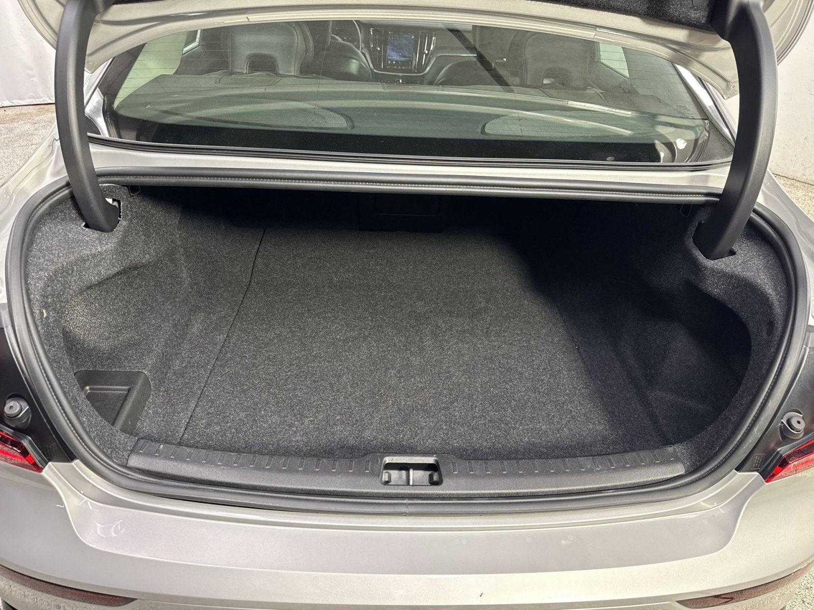2024 Volvo S60 B5 Core Dark Theme