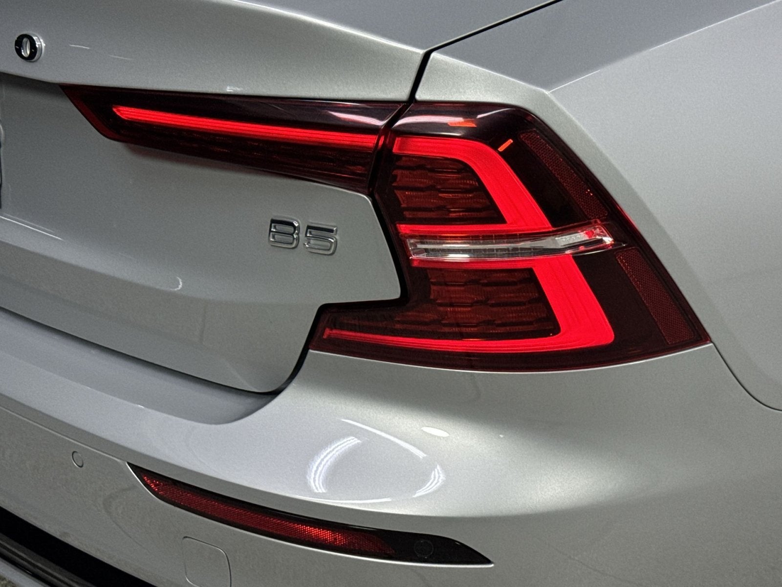 2024 Volvo S60 B5 Core Dark Theme