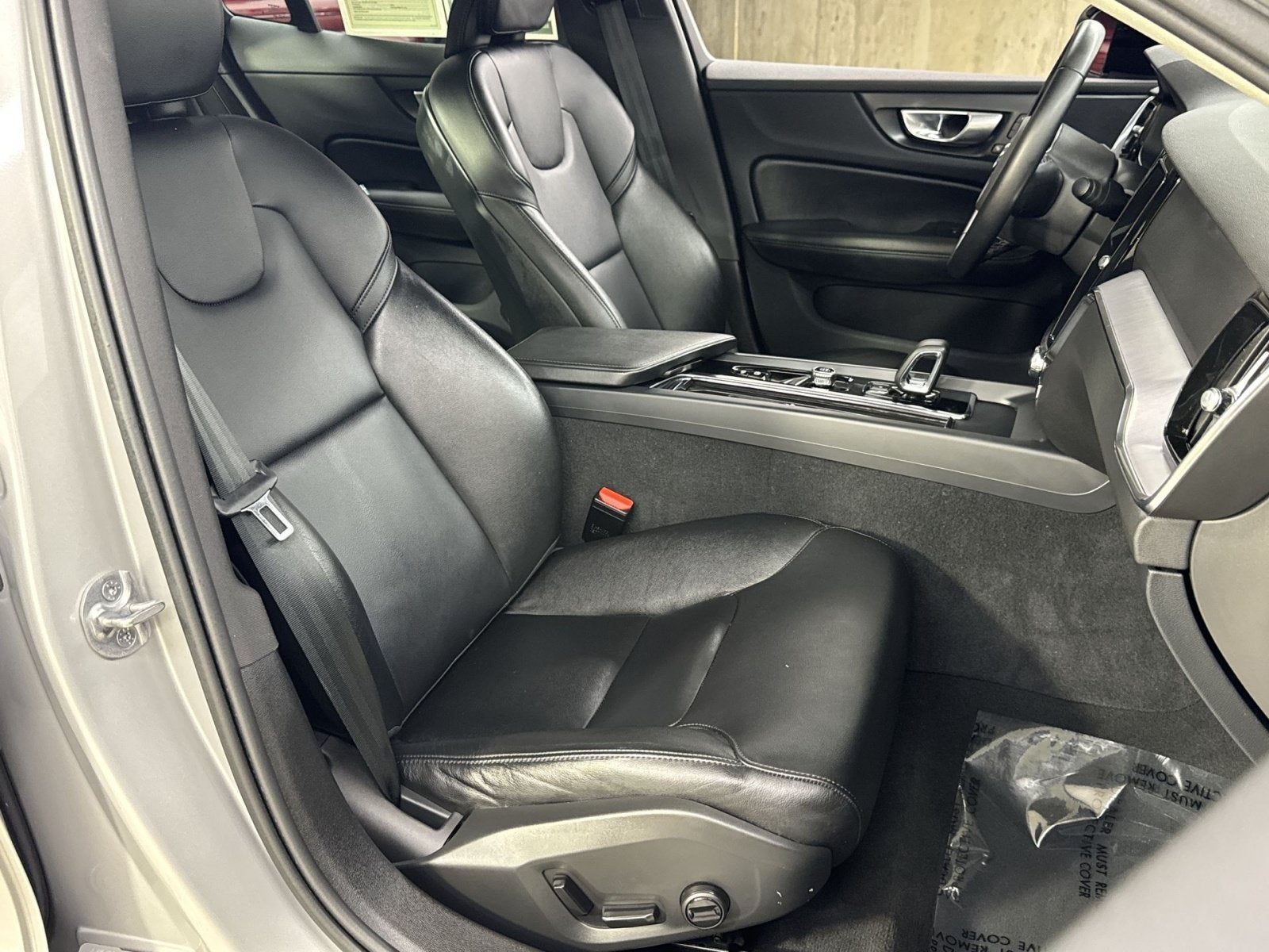 2024 Volvo S60 B5 Core Dark Theme