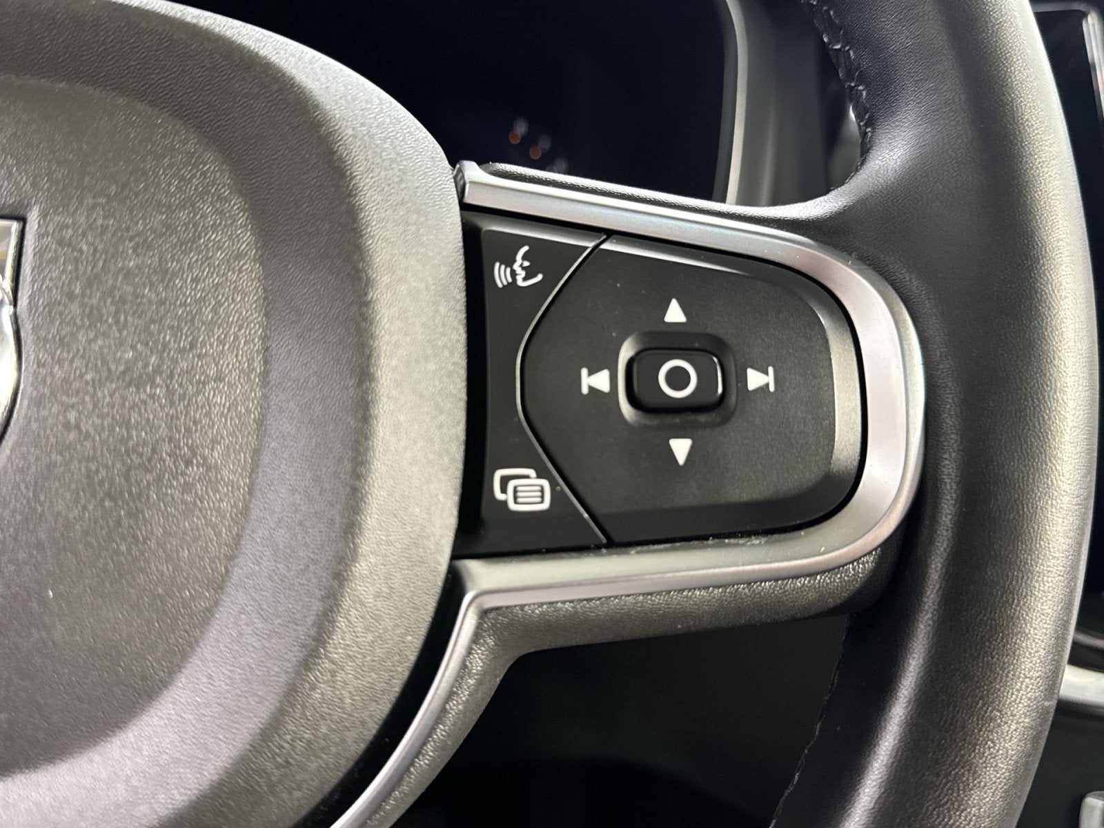 2024 Volvo S60 B5 Core Dark Theme