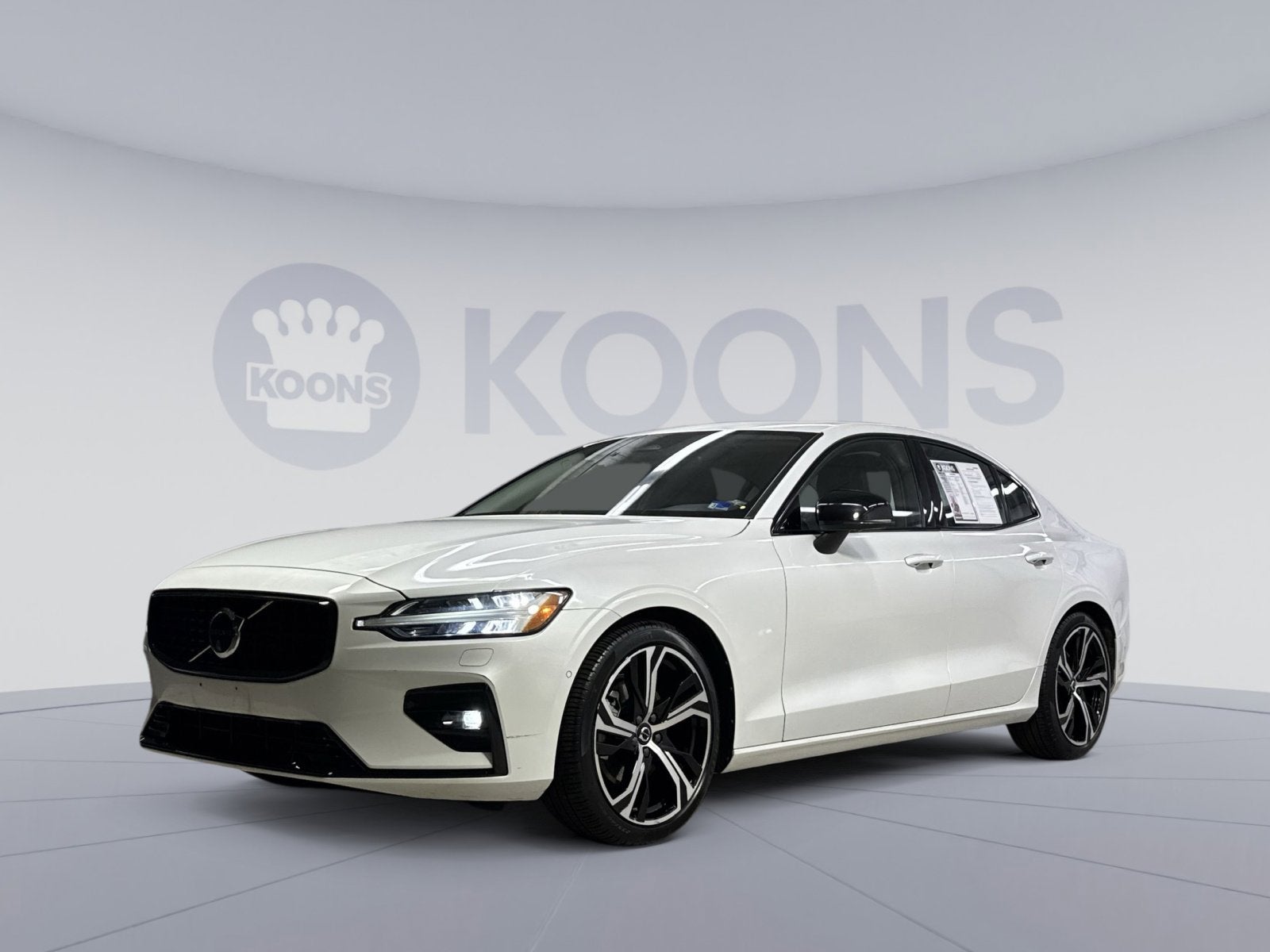2024 Volvo S60 B5 Plus Dark Theme