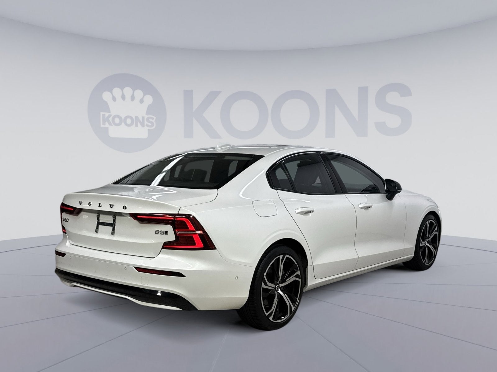 2024 Volvo S60 B5 Plus Dark Theme