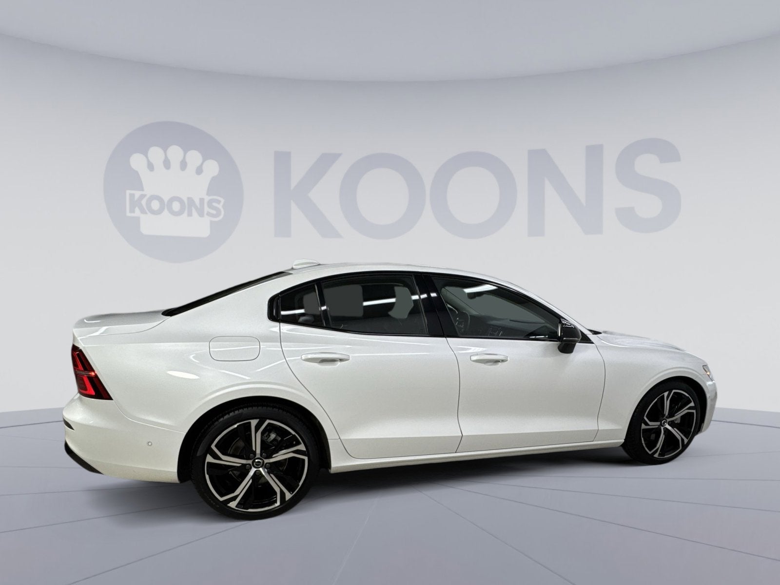 2024 Volvo S60 B5 Plus Dark Theme