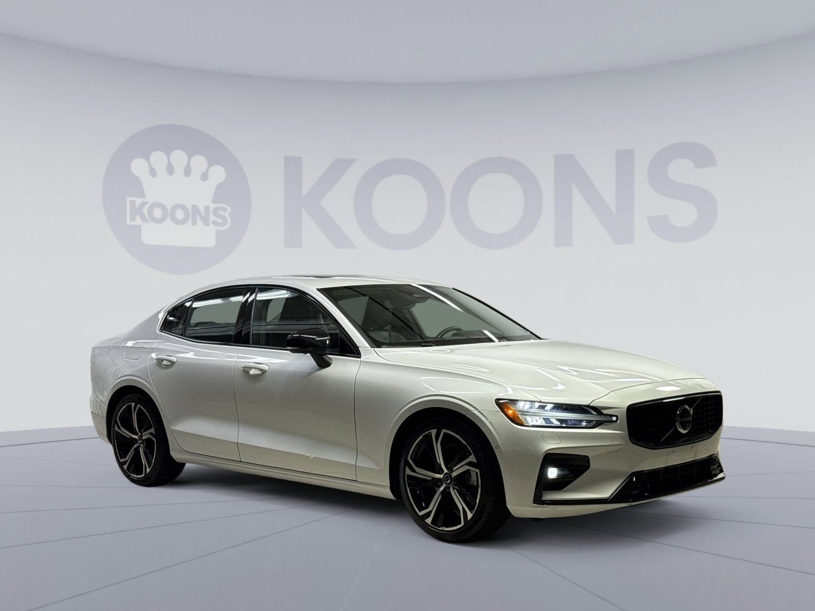 2024 Volvo S60 B5 Plus Dark Theme