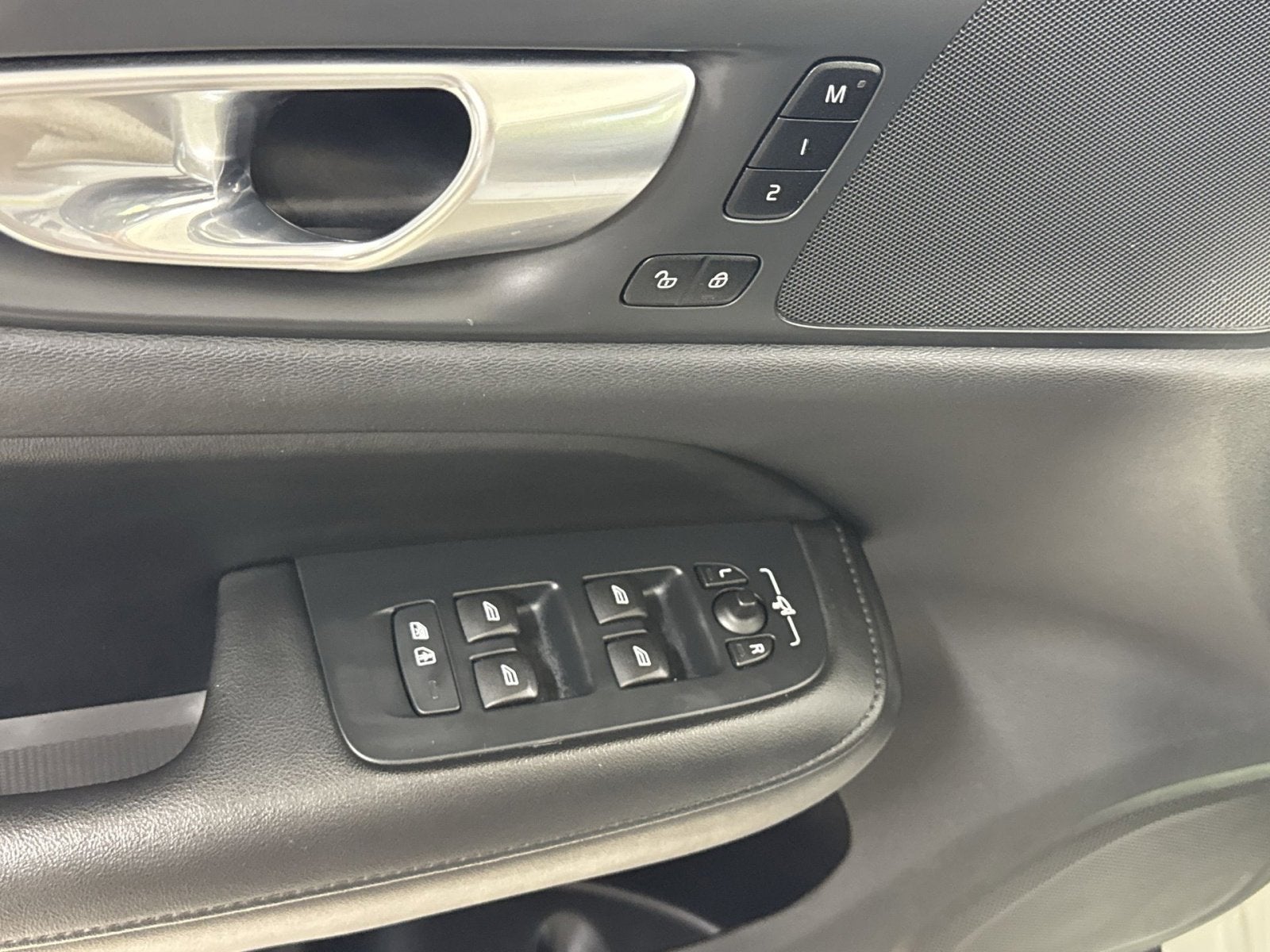 2024 Volvo S60 B5 Plus Dark Theme