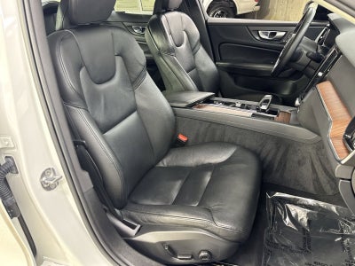 2024 Volvo S60 B5 Plus Dark Theme