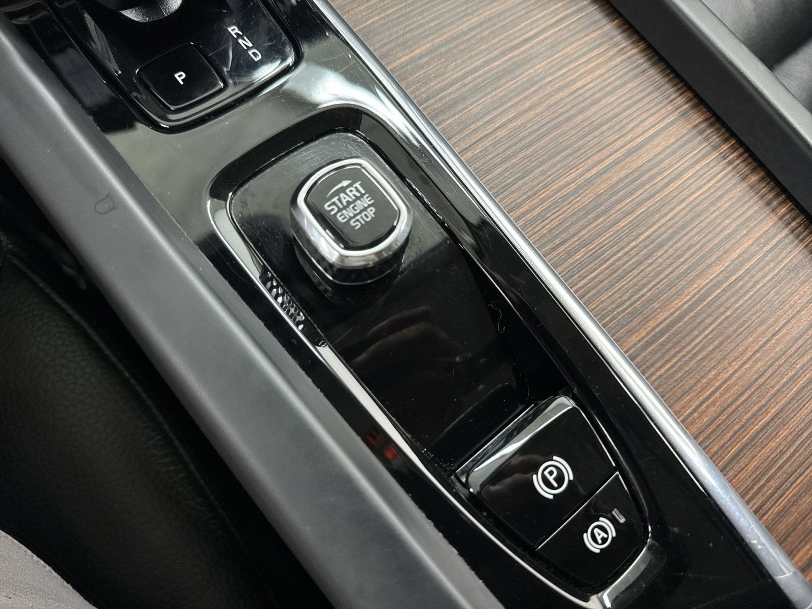 2024 Volvo S60 B5 Plus Dark Theme