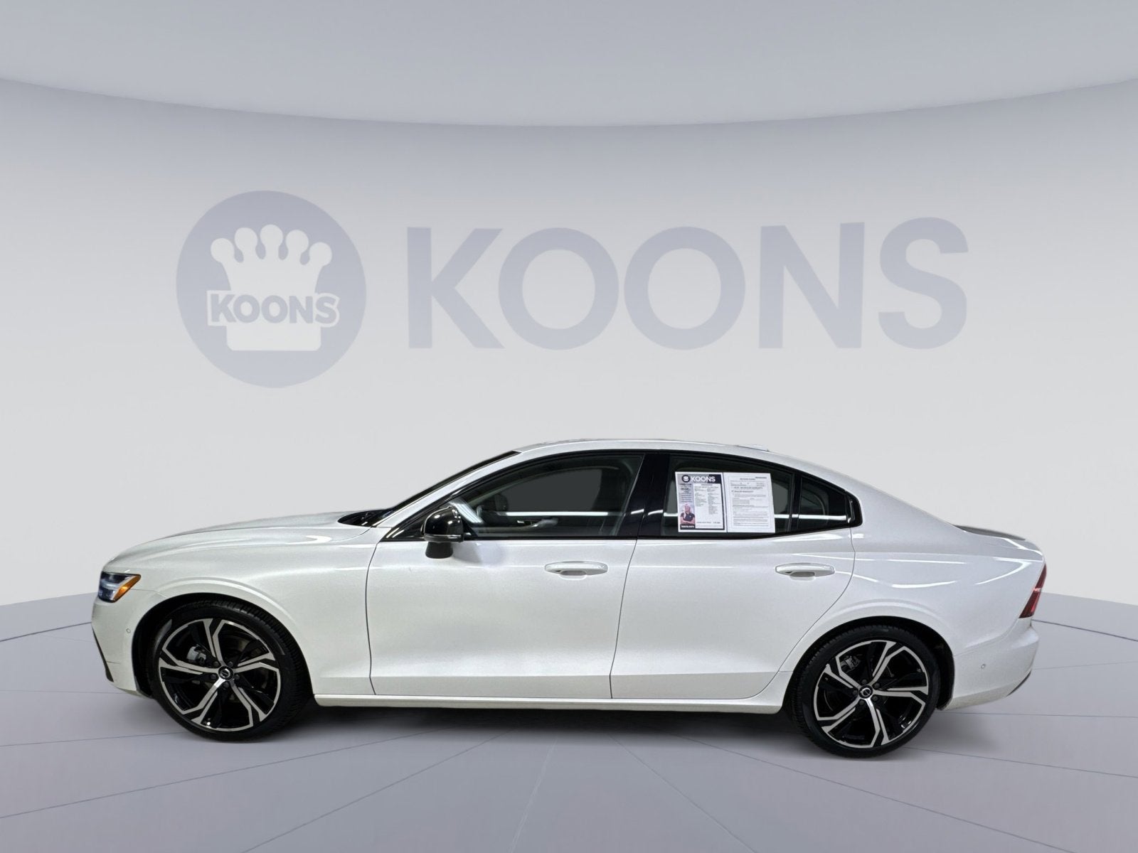 2024 Volvo S60 B5 Plus Dark Theme