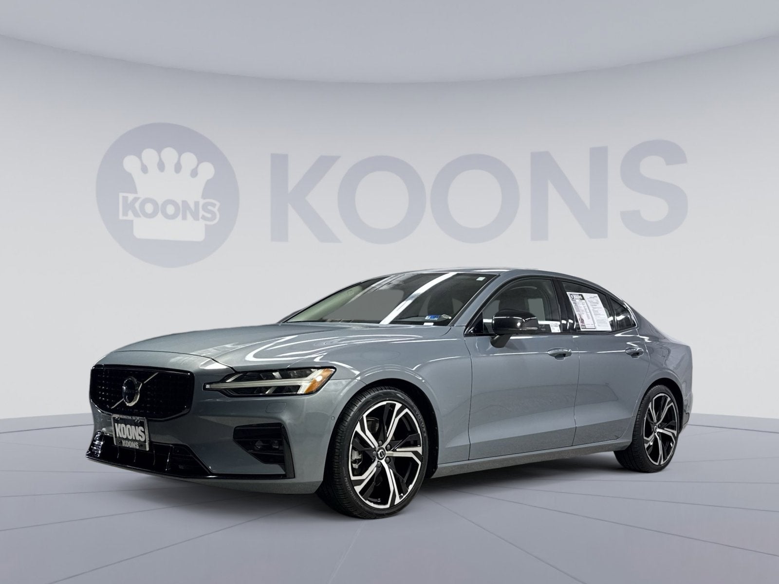 2024 Volvo S60 B5 Plus Dark Theme