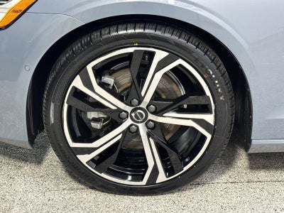 2024 Volvo S60 B5 Plus Dark Theme