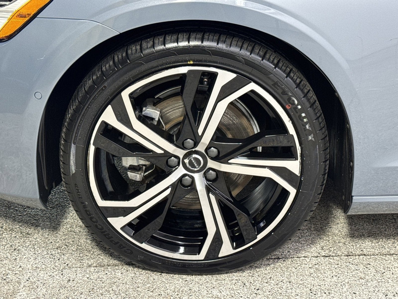 2024 Volvo S60 B5 Plus Dark Theme