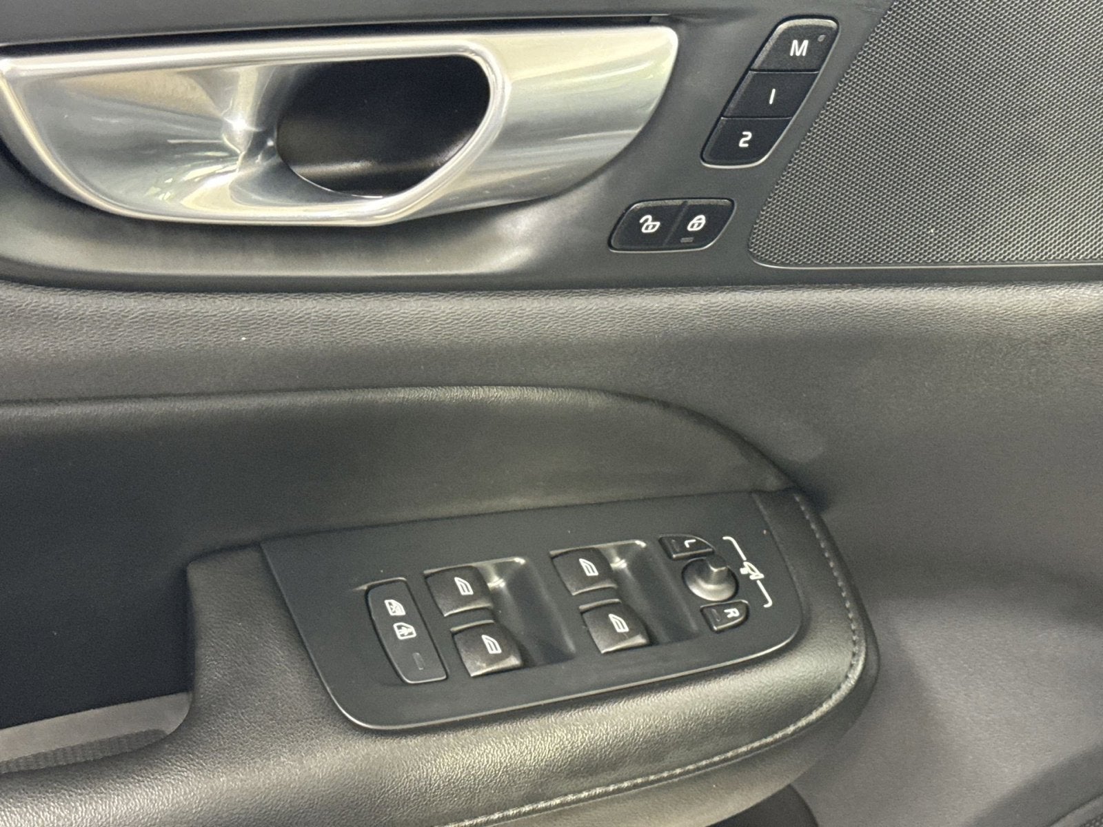 2024 Volvo S60 B5 Plus Dark Theme