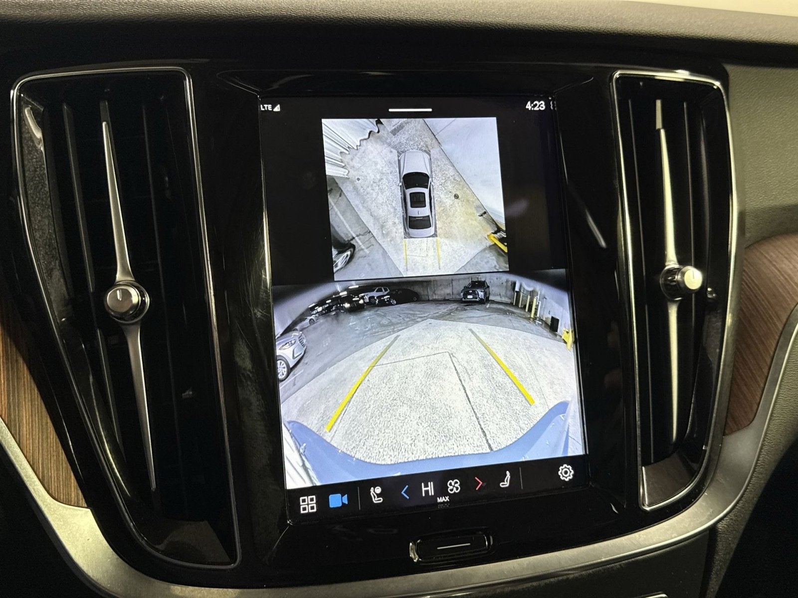 2024 Volvo S60 B5 Plus Dark Theme