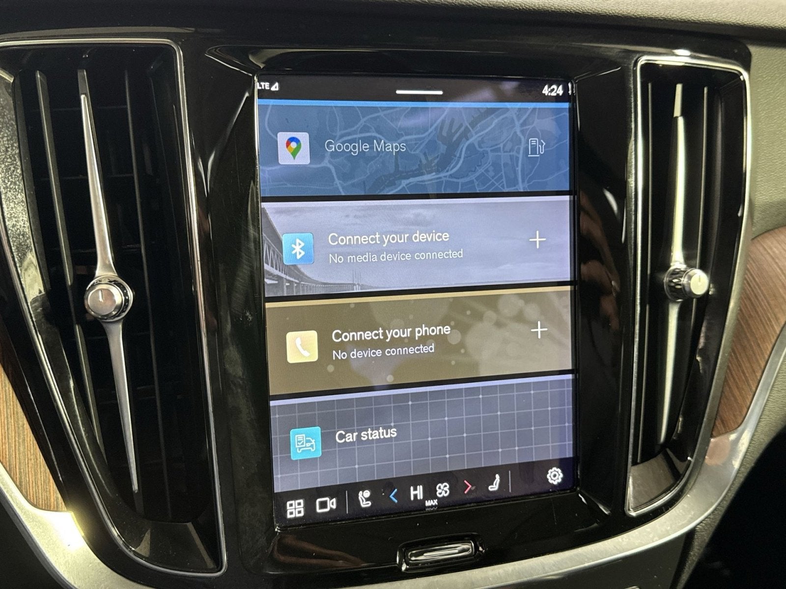 2024 Volvo S60 B5 Plus Dark Theme