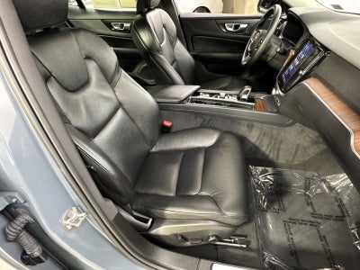 2024 Volvo S60 B5 Plus Dark Theme