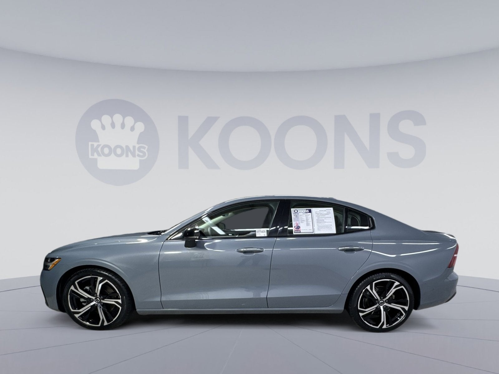 2024 Volvo S60 B5 Plus Dark Theme