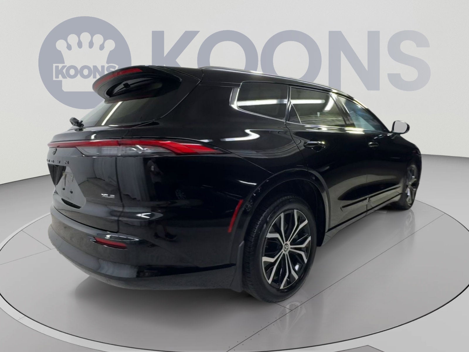 2025 Toyota Crown Signia XLE