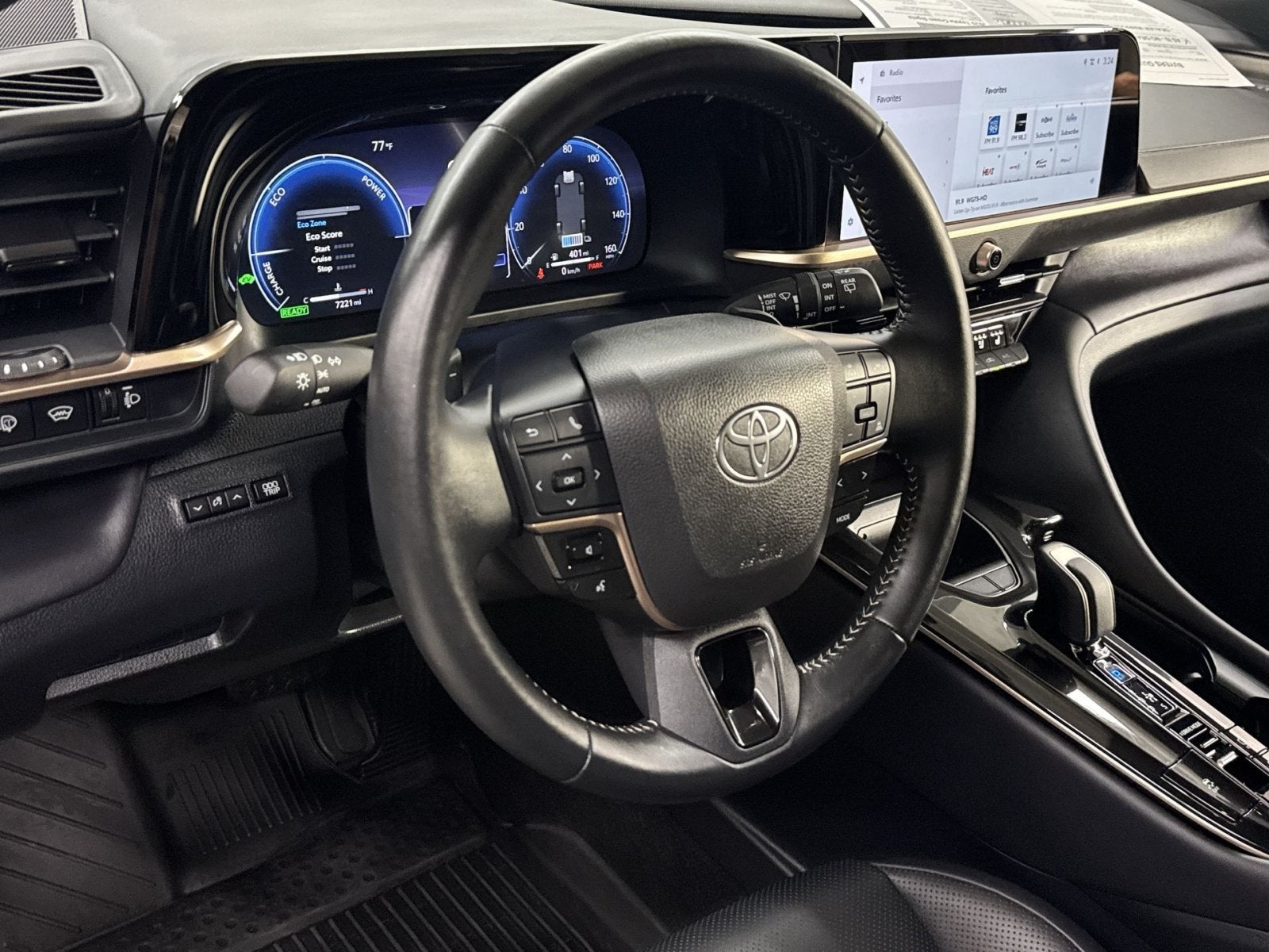 2025 Toyota Crown Signia XLE
