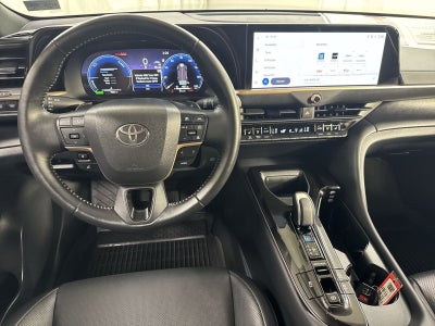 2025 Toyota Crown Signia XLE