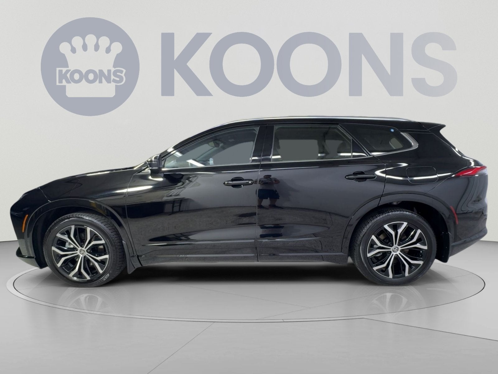 2025 Toyota Crown Signia XLE