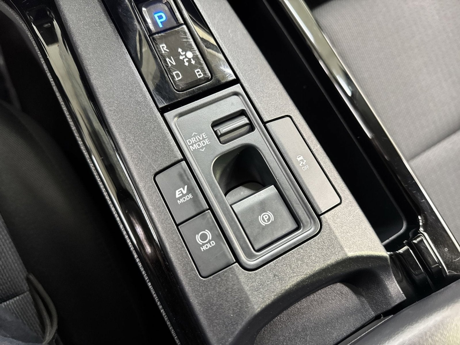 2025 Toyota Prius LE