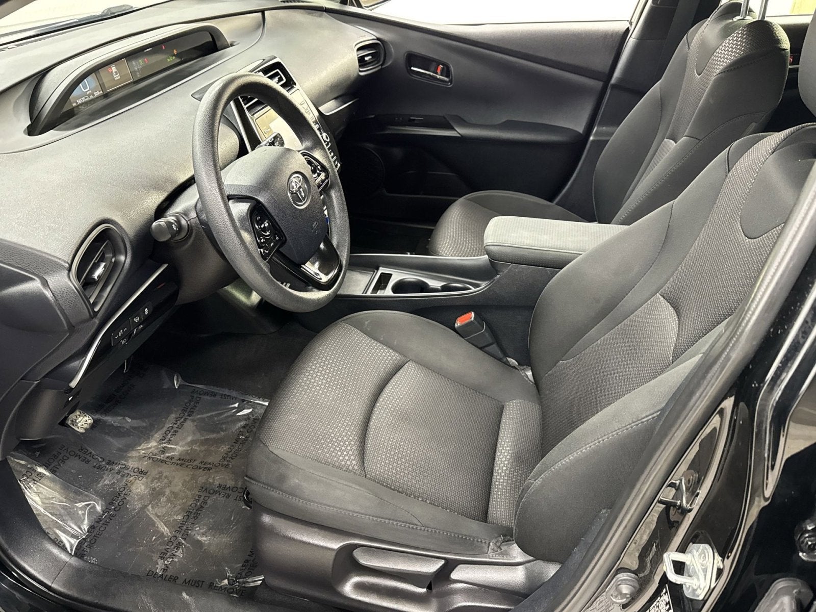 2022 Toyota Prius LE