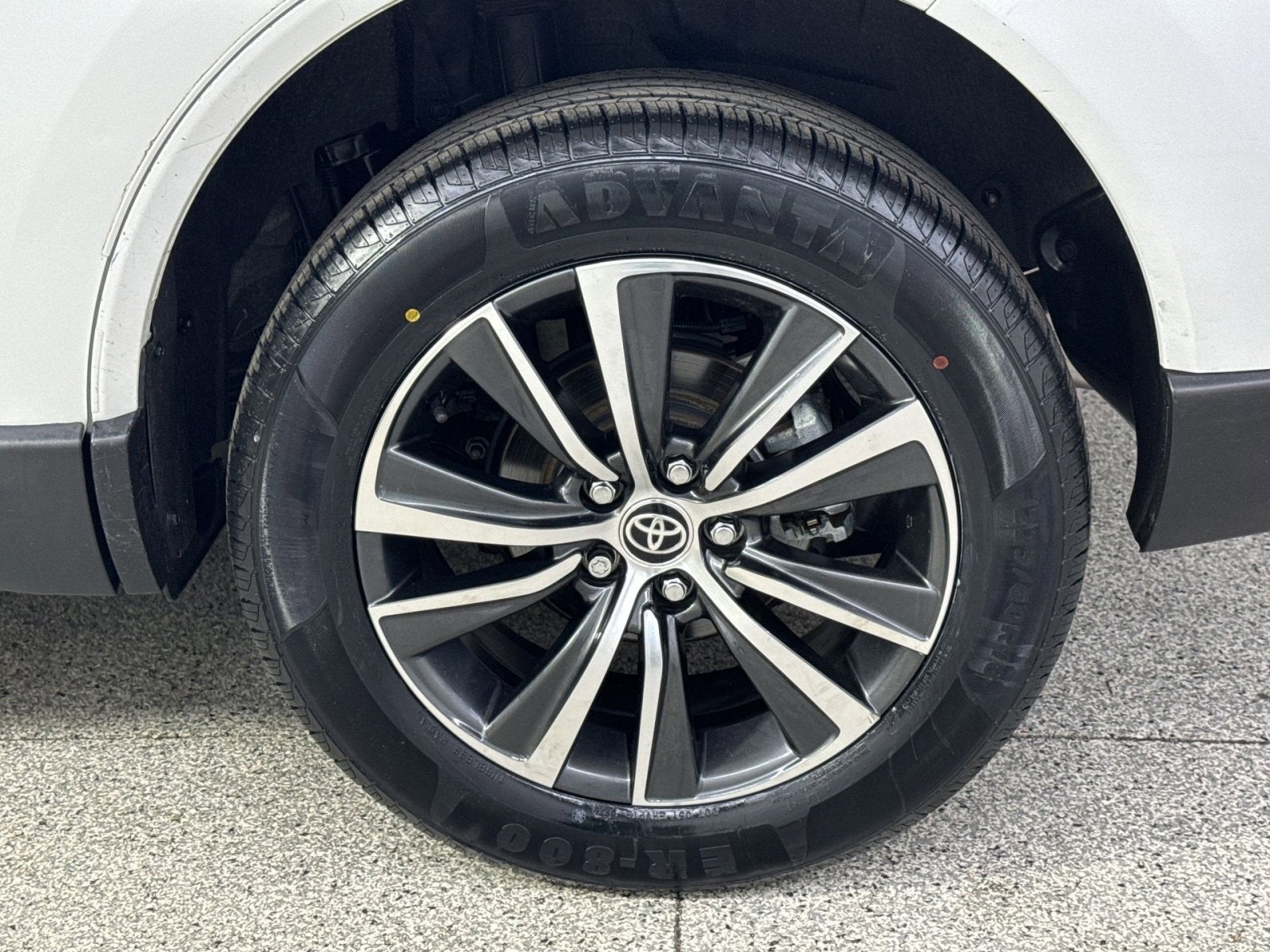 2023 Toyota Venza LE