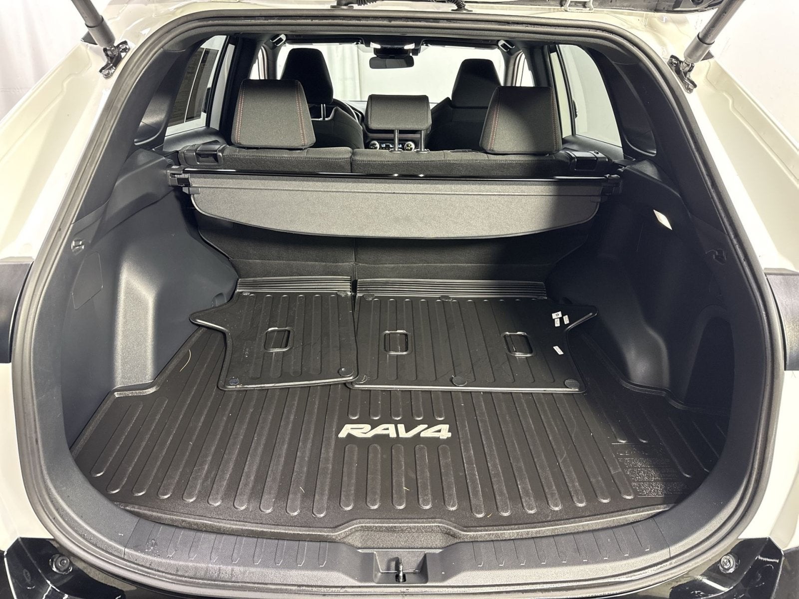 2025 Toyota RAV4 Plug-In Hybrid SE