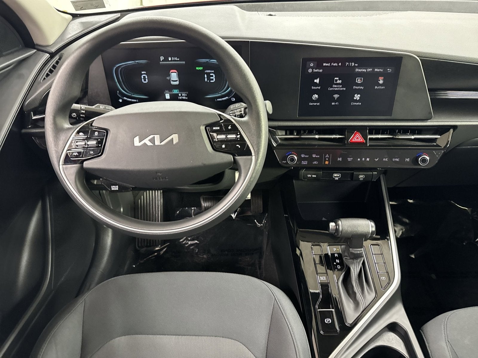 2023 Kia Niro LX