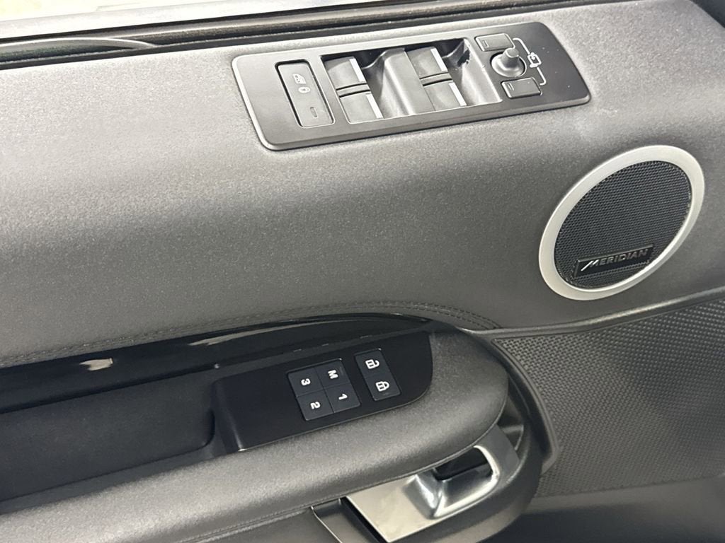 2024 Land Rover Discovery S