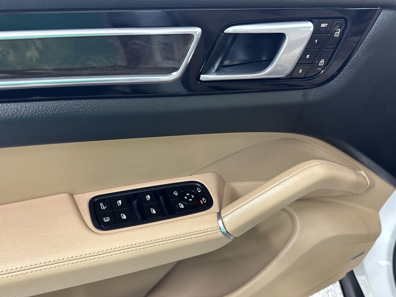 2021 Porsche Cayenne E-Hybrid Base