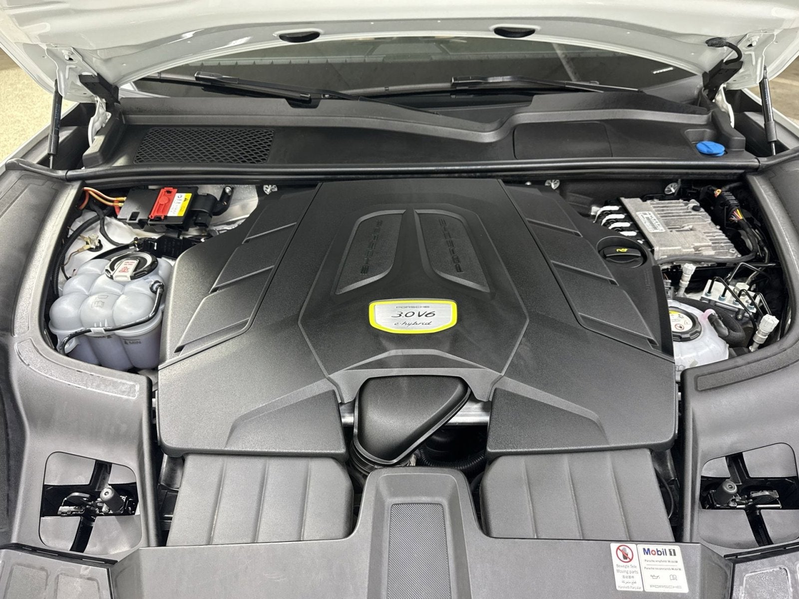 2021 Porsche Cayenne E-Hybrid Base