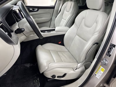 2023 Volvo XC60 B6 Ultimate Bright Theme