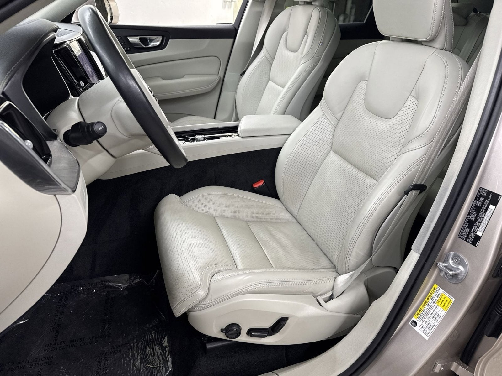 2023 Volvo XC60 B6 Ultimate Bright Theme