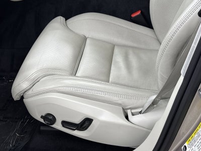 2023 Volvo XC60 B6 Ultimate Bright Theme