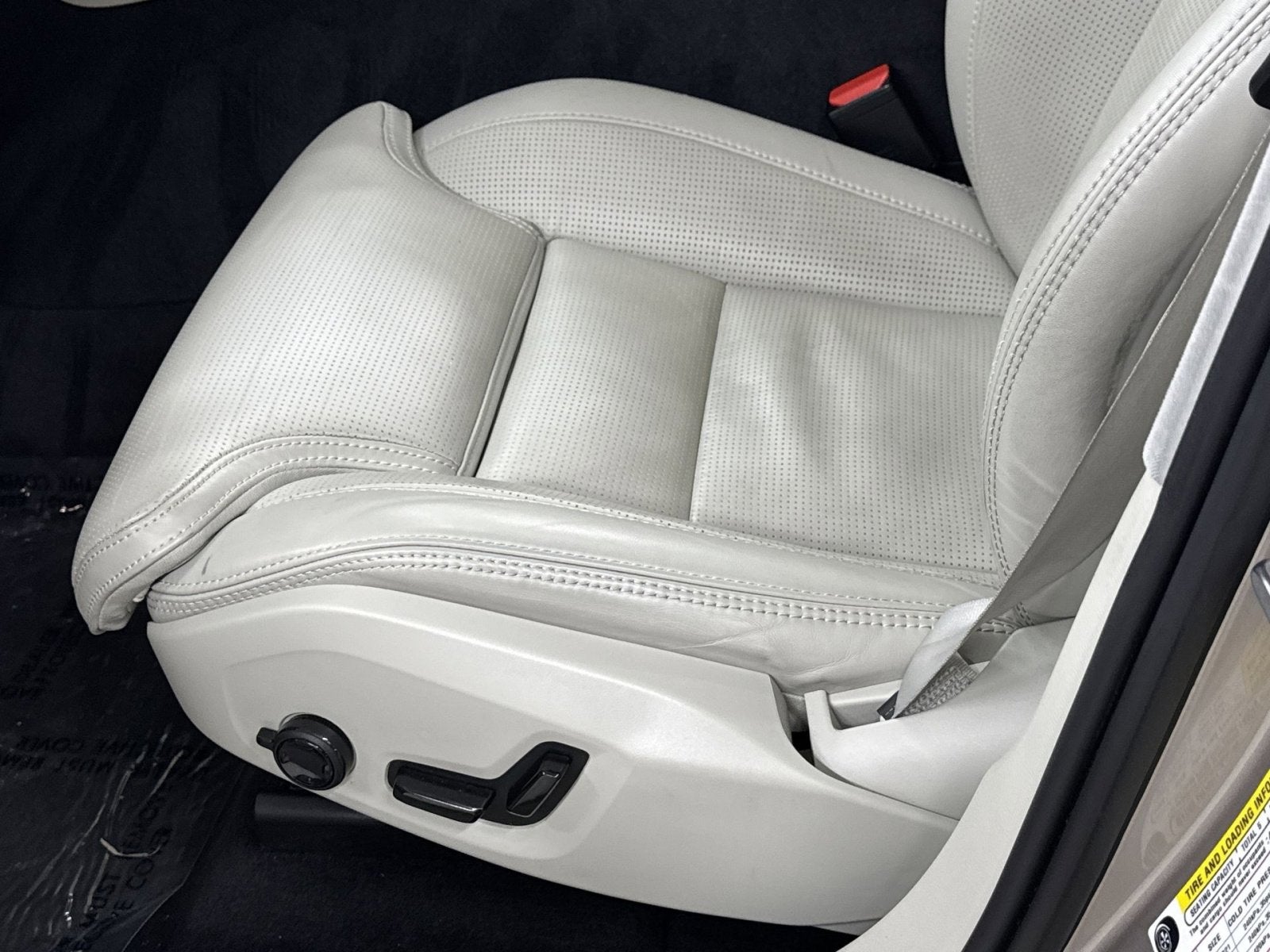 2023 Volvo XC60 B6 Ultimate Bright Theme