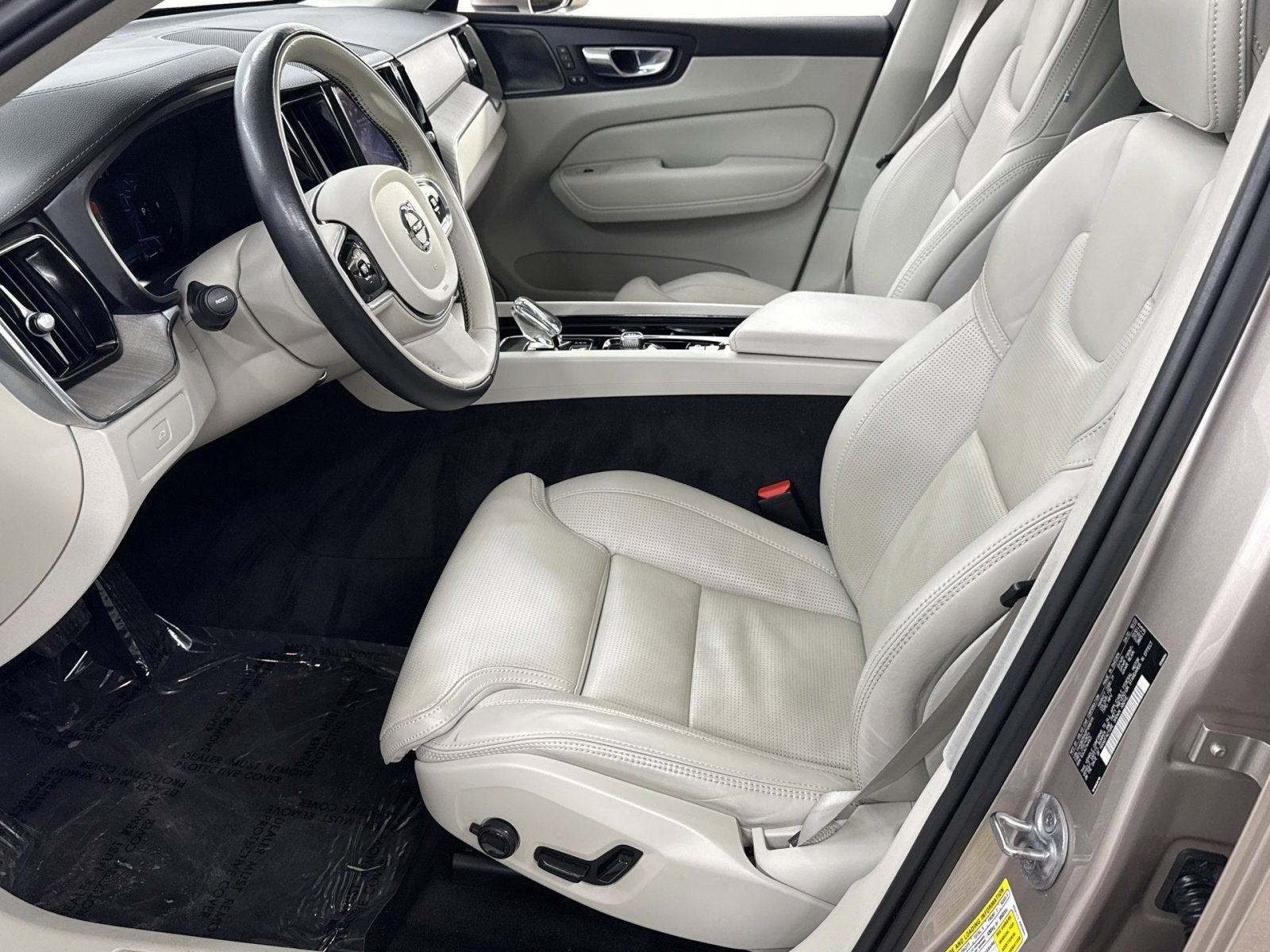 2023 Volvo XC60 B6 Ultimate Bright Theme