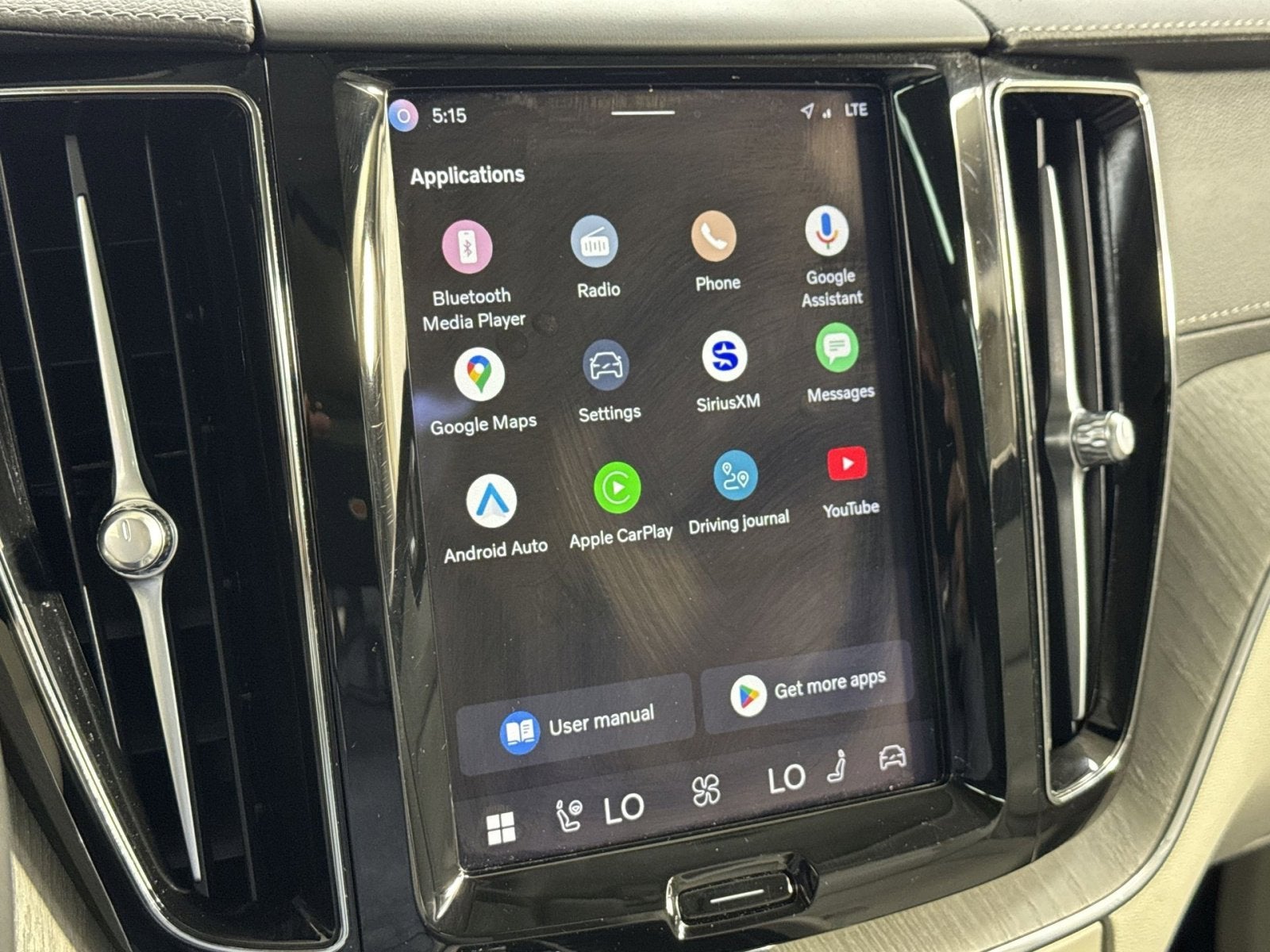 2023 Volvo XC60 B6 Ultimate Bright Theme