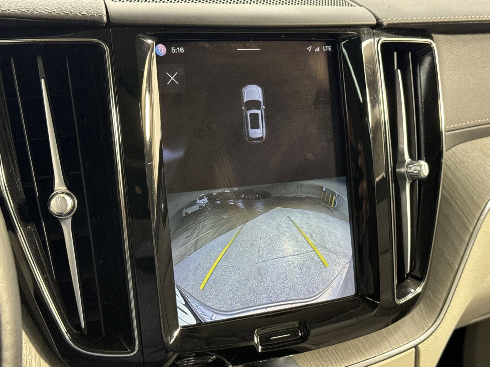 2023 Volvo XC60 B6 Ultimate Bright Theme