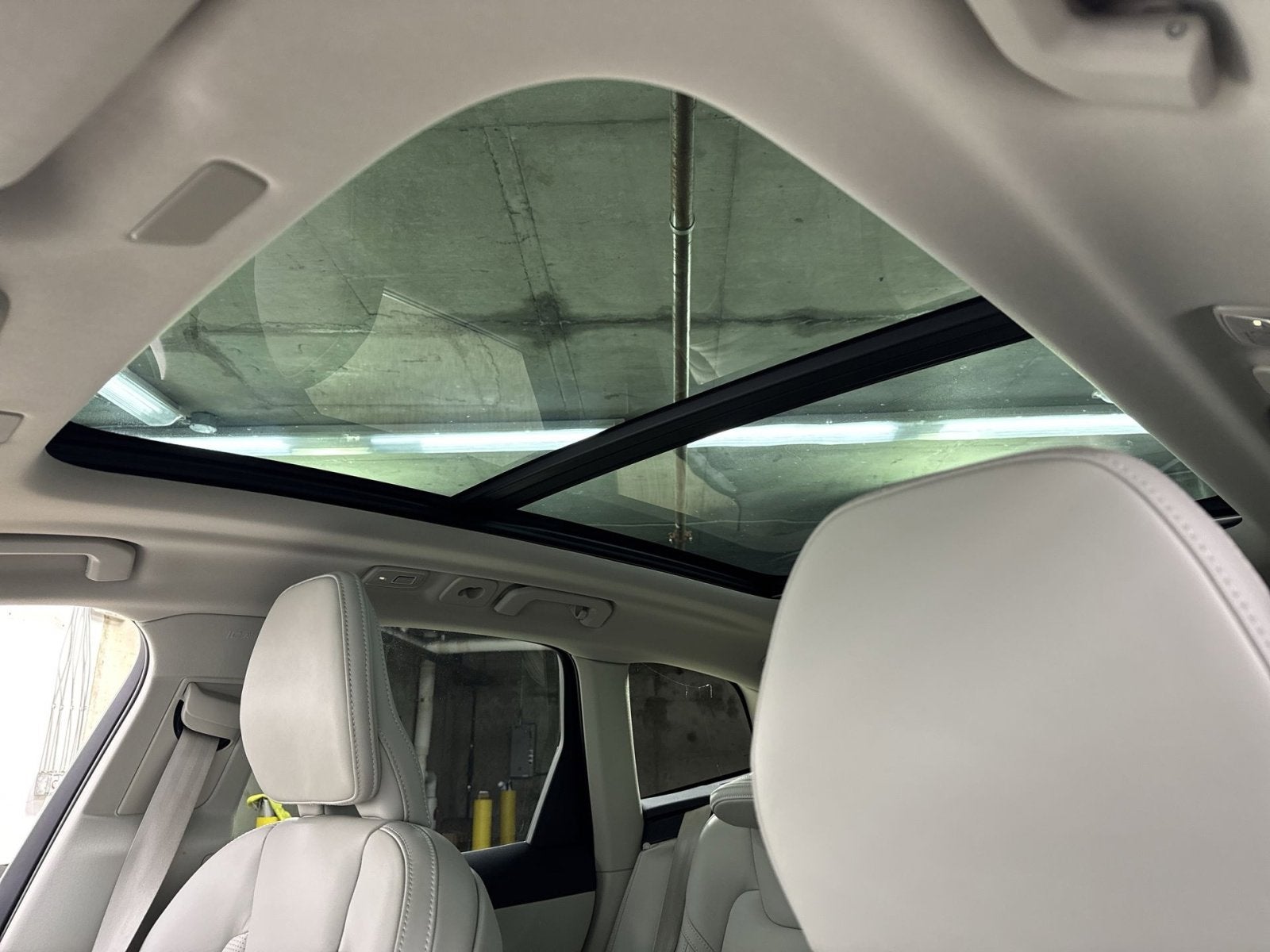 2023 Volvo XC60 B6 Ultimate Bright Theme